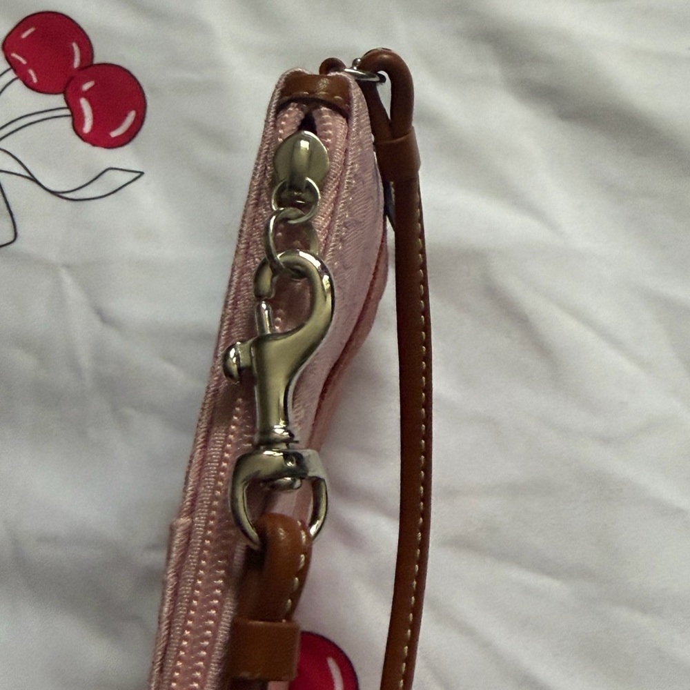 SOLD Y2K Rare Pink Coach Signature Jacquard Wristlet - Picture 3 of 5